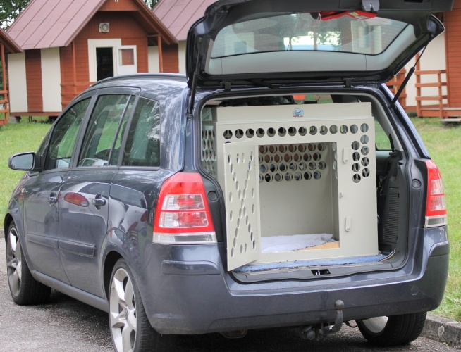 Plastové přepravní boxy pro psy